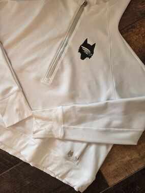 Greyson Women’s White Cropped Quarter Zip Hoodie XL Wolf Logo